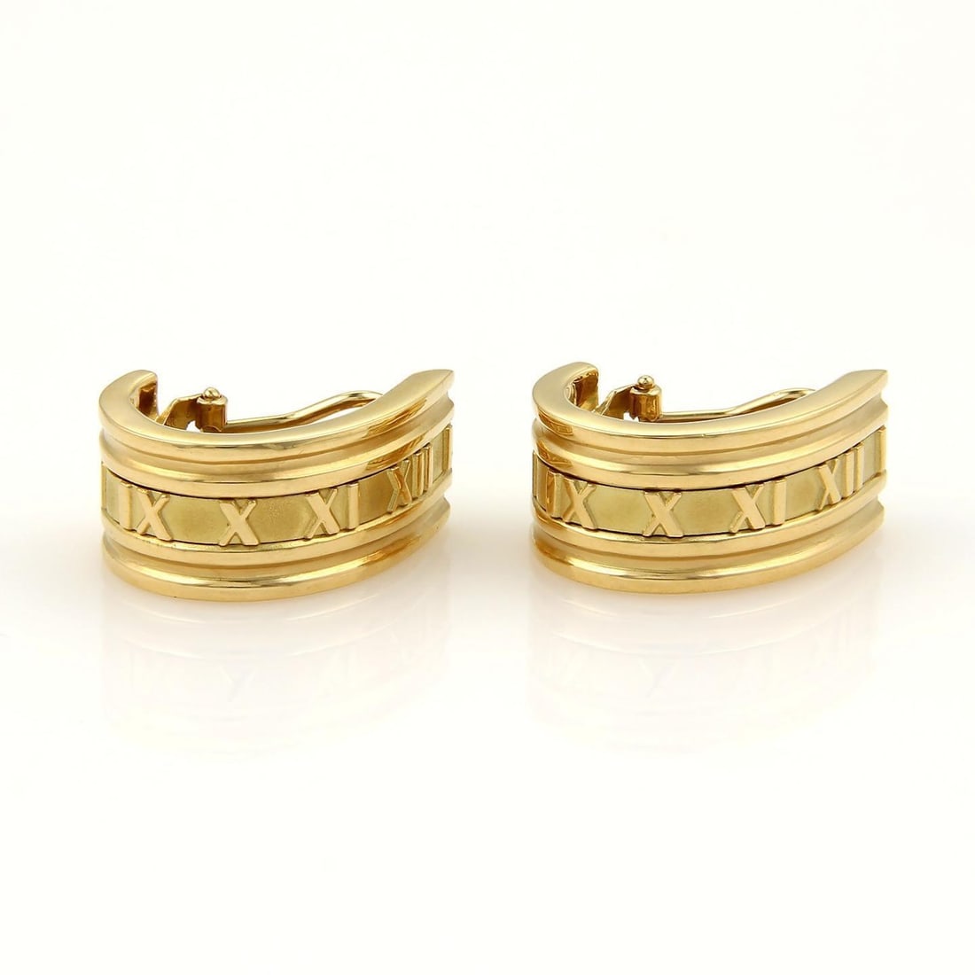 Tiffany & Co. Atlas 18k Yellow Gold Roman Numeral Hoop Earrings: Tiffany & Co. Atlas 18k Yellow Gold Roman Numeral Hoop Earrings Elevate your elegance with these stunning Tiffany & Co. Atlas Earrings from the esteemed ATLAS collection. Expertly crafted from high-qu