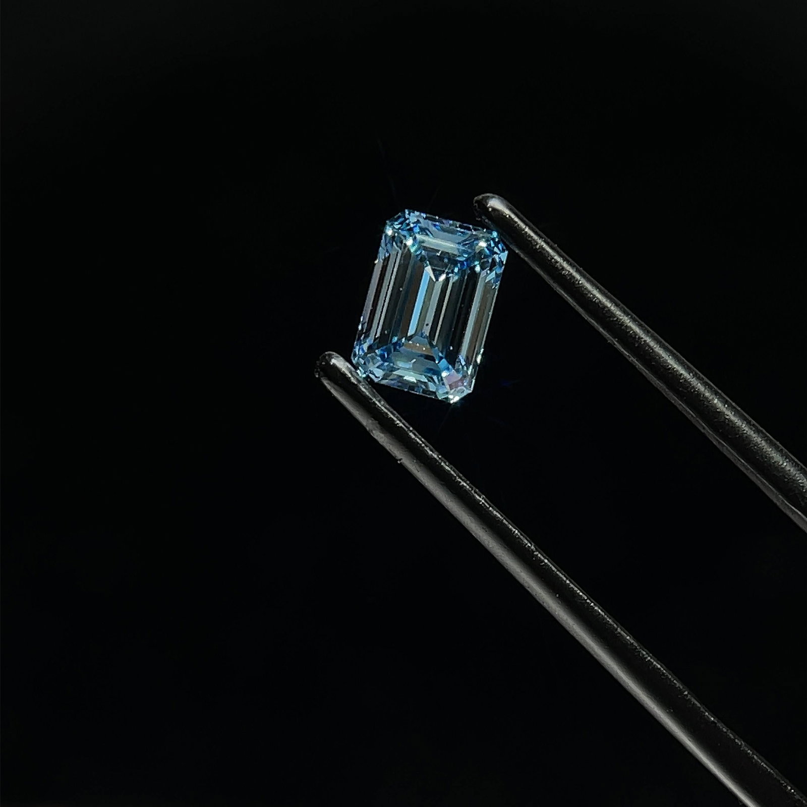 Loose Diamond - EMERALD 0.83ct Fancy Vivid Blue VS2