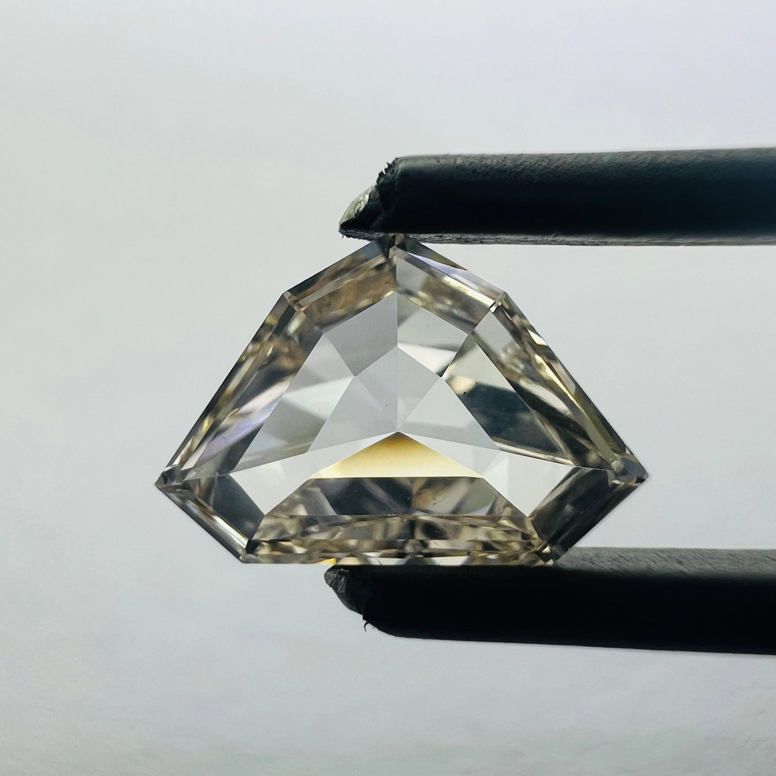 Loose Diamond - SHIELD 0.9ct Pink VS1: Loose Diamond - SHIELD 0.9ct Pink VS1 Source: This is a real non-mined Diamond that has been grown in a lab Shape: SHIELD Carats: 0.9 Color: Pink Certification: NONE The Diamond Depot Guarantee: All i