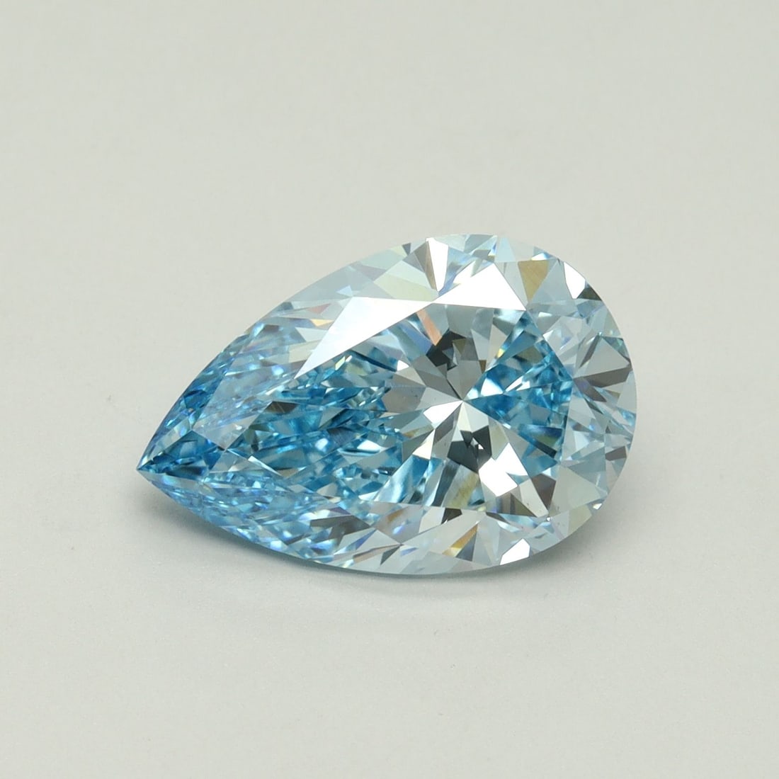 Loose Diamond - PEAR 4.11ct Fancy Vivid Blue VVS2: Loose Diamond - PEAR 4.11ct Fancy Vivid Blue VVS2 Source: This is a real non-mined Diamond that has been grown in a lab Shape: PEAR Carats: 4.11 Color: Fancy Vivid Blue Certification: IGI Video: