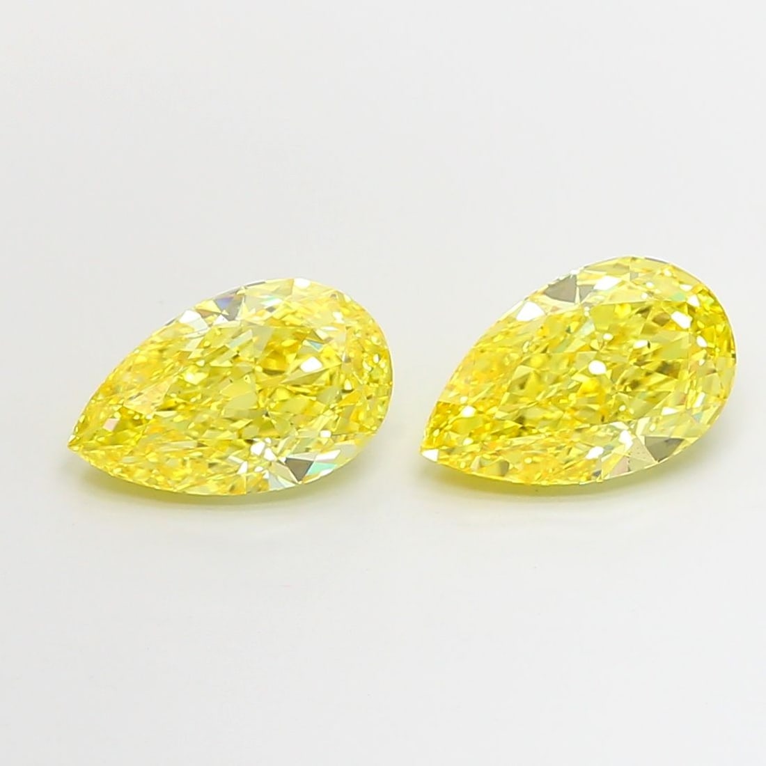 Loose Diamond - PEAR 3.85ct Fancy Vivid Yellow VS2: Loose Diamond - PEAR 3.85ct Fancy Vivid Yellow VS2 Source: This is a real non-mined Diamond that has been grown in a lab Shape: PEAR Carats: 3.85 Color: Fancy Vivid Yellow Certification: IGI Video: