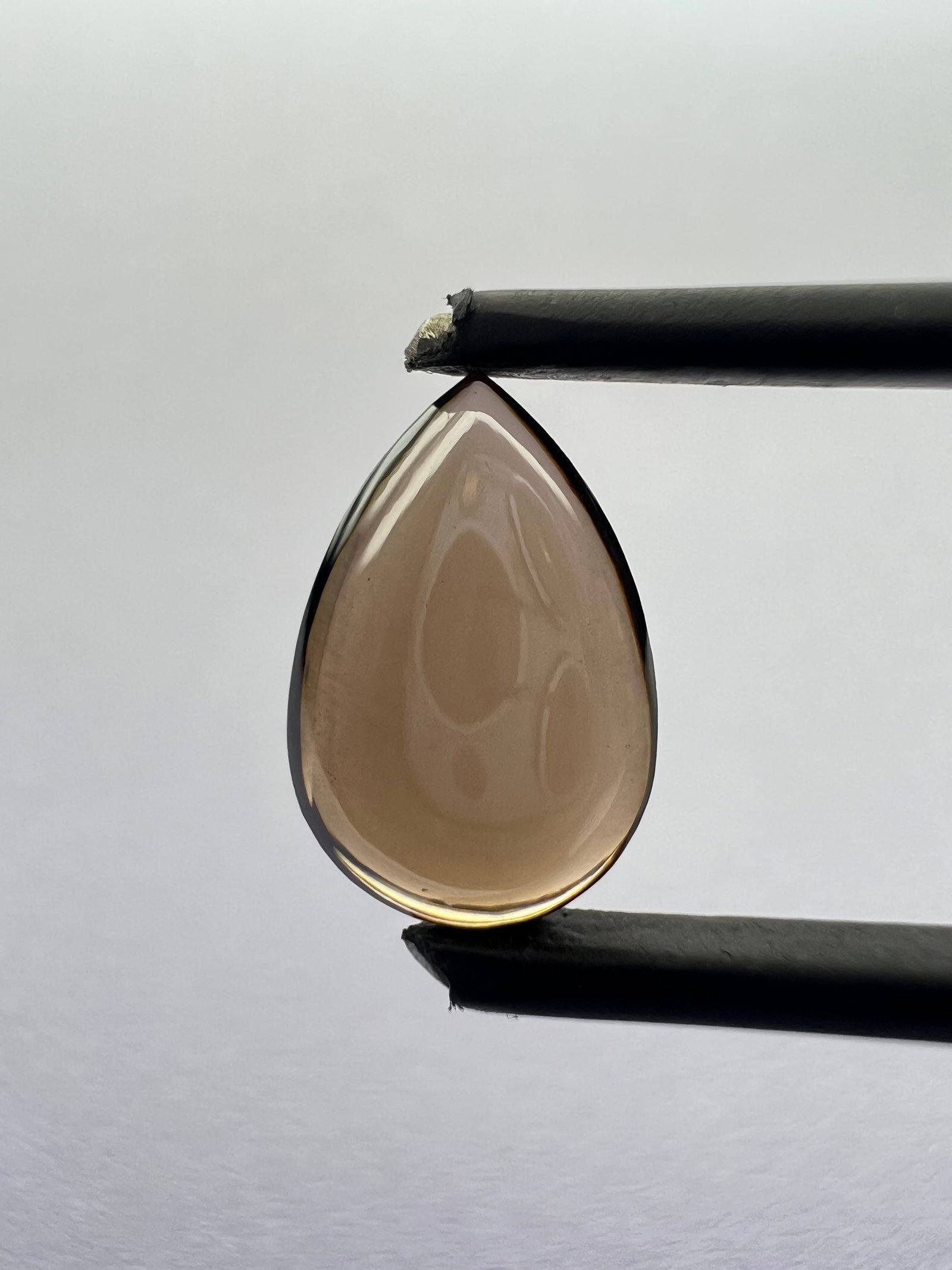 Loose Diamond - PEAR 1.9ct Brown VVS2: Loose Diamond - PEAR 1.9ct Brown VVS2 Source: This is a real non-mined Diamond that has been grown in a lab Shape: PEAR Carats: 1.9 Color: Brown Certification: NONE The Diamond Depot Guarantee: All it