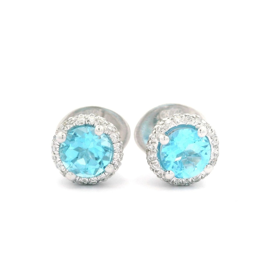 Gregg Ruth 18K White Gold Blue Topaz Diamond Halo Stud Earrings: Gregg Ruth 18K White Gold Blue Topaz Diamond Halo Stud Earrings Elevate your style with these stunning stud earrings from Gregg Ruth, crafted in luxurious 18k white gold. Each earring features a capti