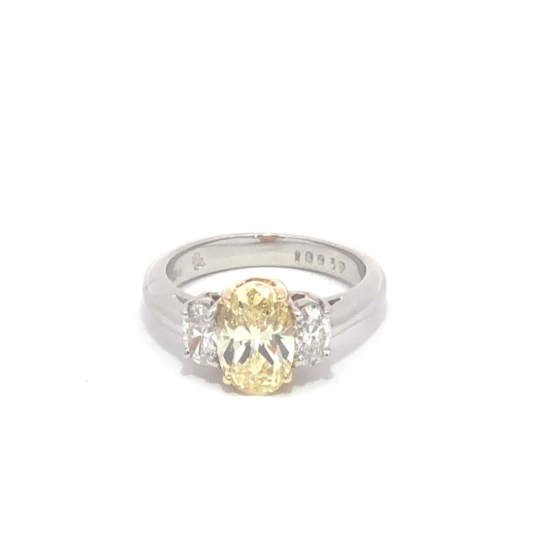 Loose Diamond - OVAL 1.54ct Fancy Intense Yellow VS2: Loose Diamond - OVAL 1.54ct Fancy Intense Yellow VS2 Source: Natural Shape: OVAL Carats: 1.54 Color: Fancy Intense Yellow Certification: GIA The Diamond Depot Guarantee: All items in this auction are 