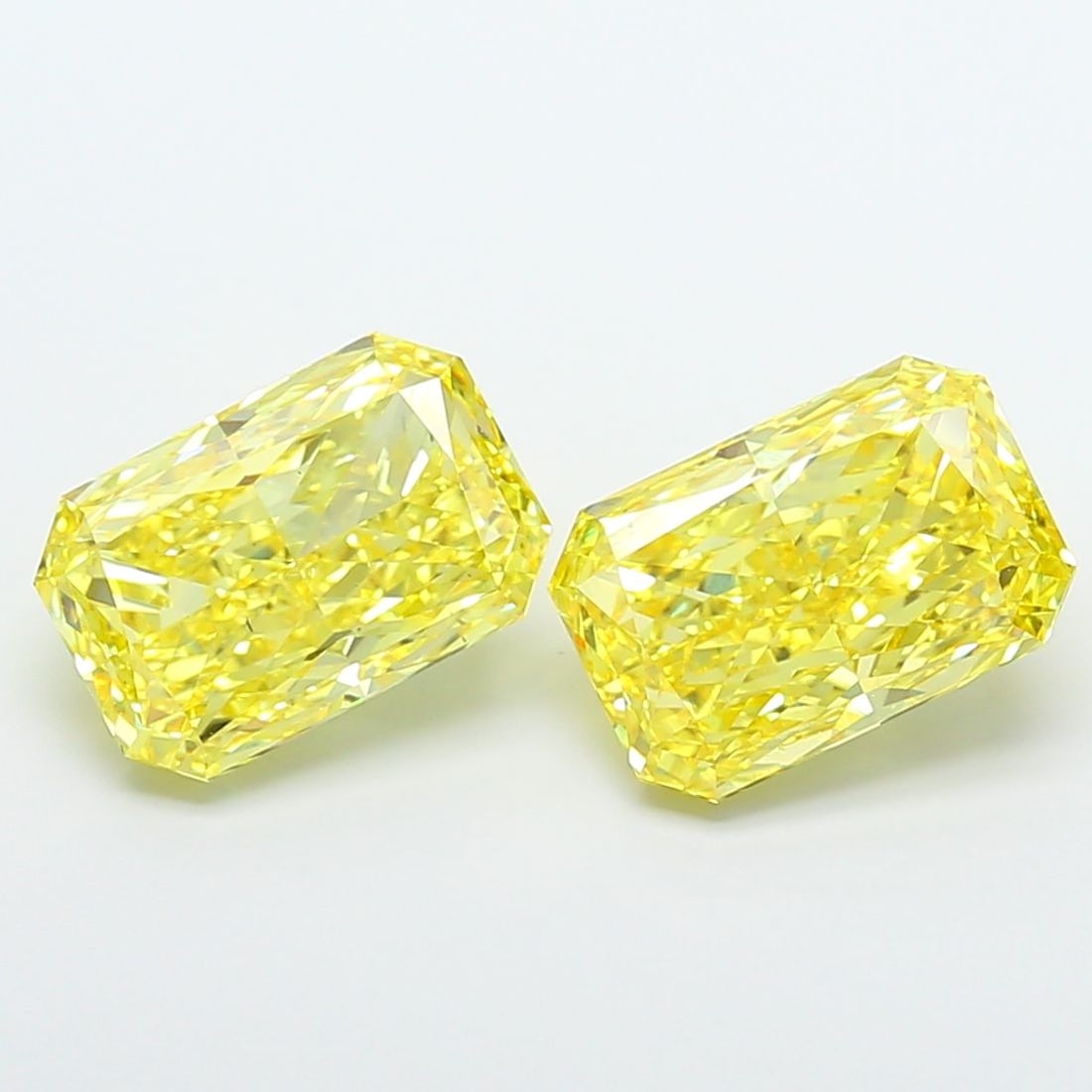 Loose Diamond - RADIANT 5.03ct Fancy Vivid Yellow VS2: Loose Diamond - RADIANT 5.03ct Fancy Vivid Yellow VS2 Source: This is a real non-mined Diamond that has been grown in a lab Shape: RADIANT Carats: 5.03 Color: Fancy Vivid Yellow Certification: IGI Vid