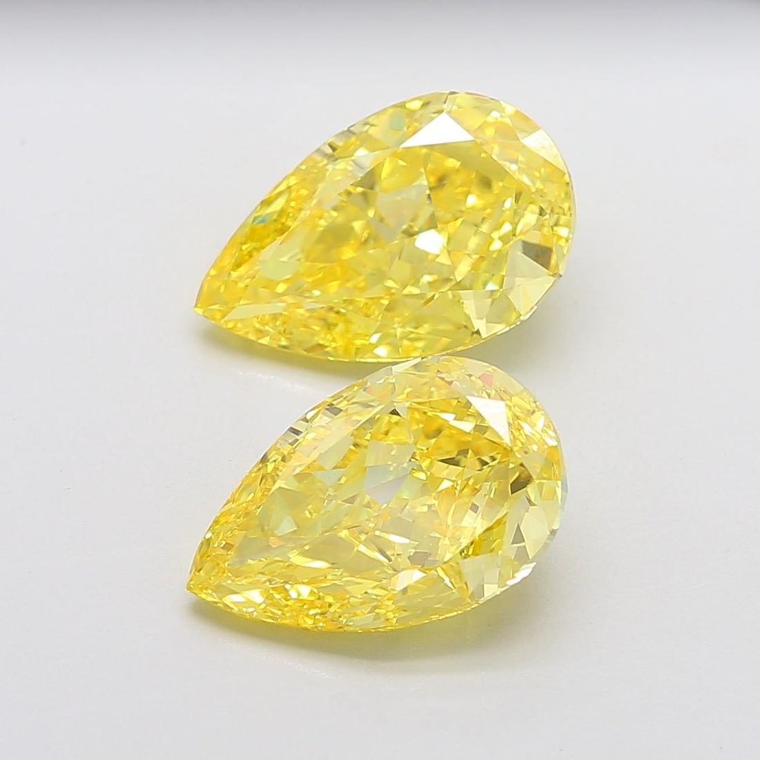 Loose Diamond - PEAR 5.0ct Fancy Vivid Yellow VVS2: Loose Diamond - PEAR 5.0ct Fancy Vivid Yellow VVS2 Source: This is a real non-mined Diamond that has been grown in a lab Shape: PEAR Carats: 5.0 Color: Fancy Vivid Yellow Certification: IGI Video: