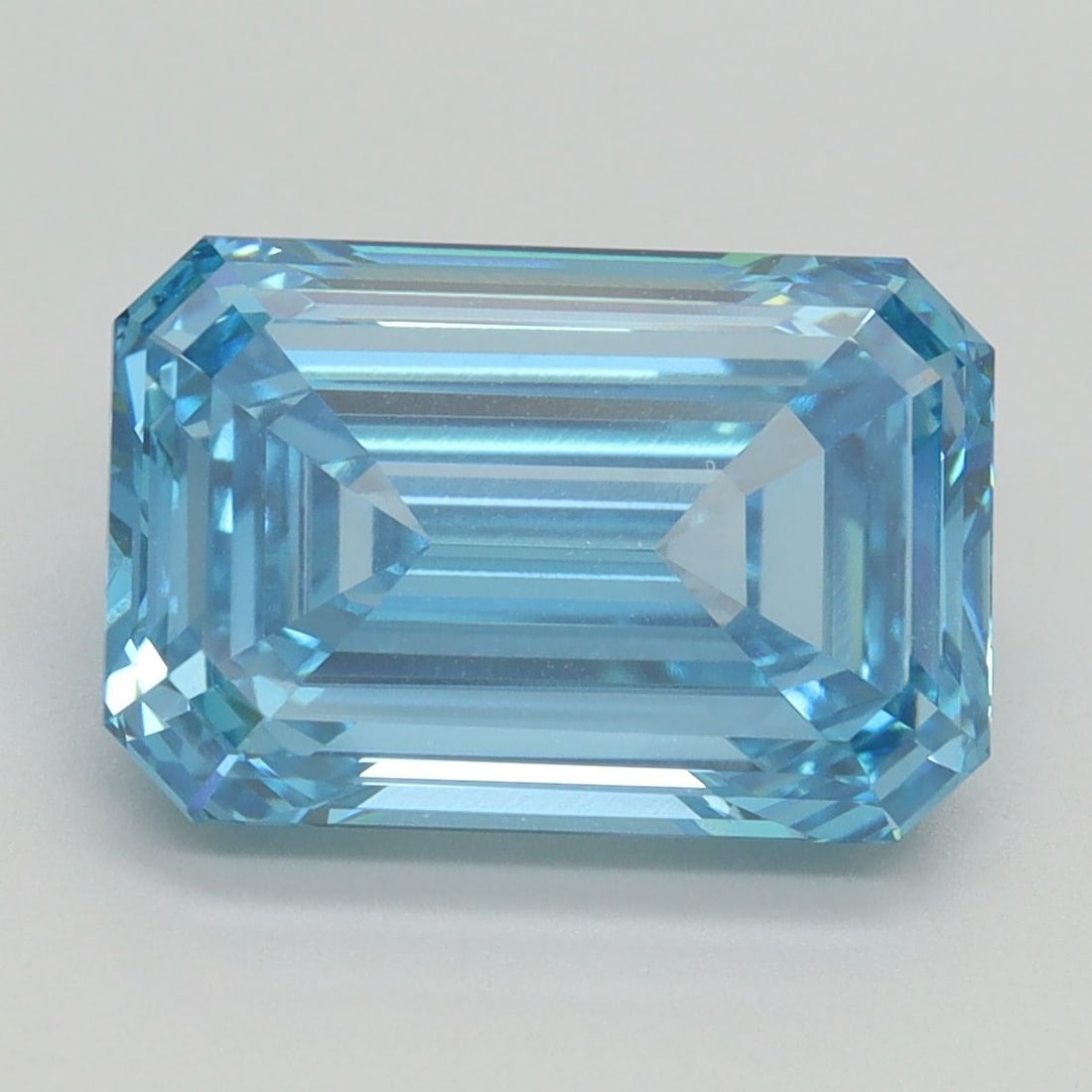 Loose Diamond - EMERALD 5.02ct Fancy Vivid Blue VS2: Loose Diamond - EMERALD 5.02ct Fancy Vivid Blue VS2 Source: This is a real non-mined Diamond that has been grown in a lab Shape: EMERALD Carats: 5.02 Color: Fancy Vivid Blue Certification: IGI Video: