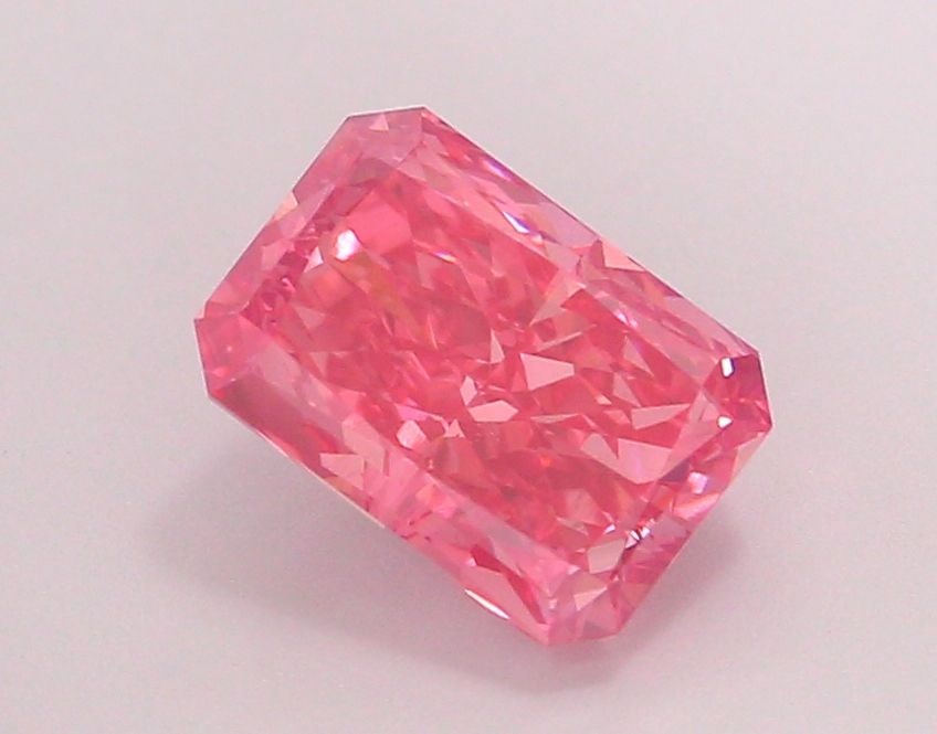 Loose Diamond - RADIANT 2.21ct Fancy Vivid Pink VS1: Loose Diamond - RADIANT 2.21ct Fancy Vivid Pink VS1 Source: This is a real non-mined Diamond that has been grown in a lab Shape: RADIANT Carats: 2.21 Color: Fancy Vivid Pink Certification: IGI Video: