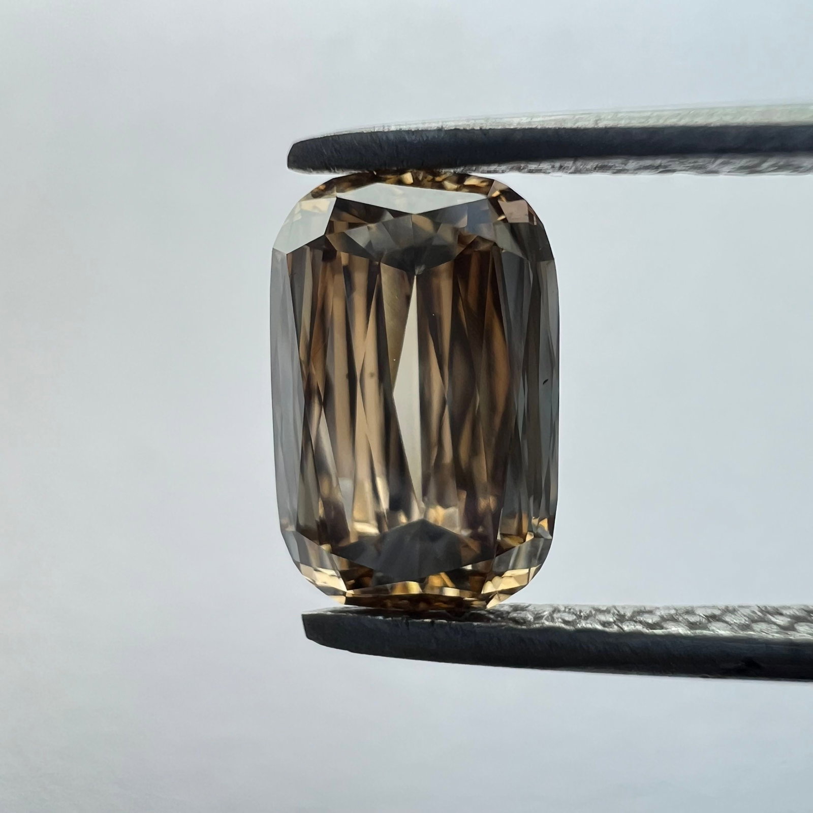Loose Diamond - CUSHION BRILLIANT 1.42ct Brown VS1: Loose Diamond - CUSHION BRILLIANT 1.42ct Brown VS1 Source: This is a real non-mined Diamond that has been grown in a lab Shape: CUSHION BRILLIANT Carats: 1.42 Color: Brown Certification: NONE The Diam
