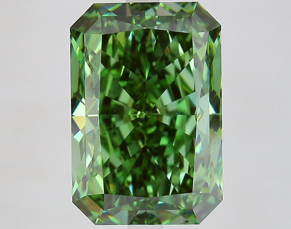 Loose Diamond - RADIANT 7.33ct Fancy Vivid Green VVS2: Loose Diamond - RADIANT 7.33ct Fancy Vivid Green VVS2 Source: This is a real non-mined Diamond that has been grown in a lab Shape: RADIANT Carats: 7.33 Color: Fancy Vivid Green Certification: IGI Vide