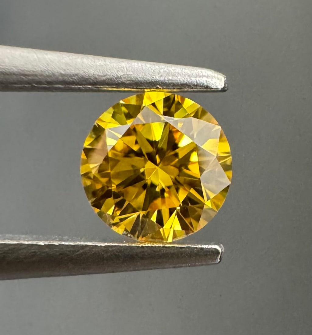 Loose Diamond - ROUND 0.19ct Fancy Vivid Orangey Yellow VVS2: Loose Diamond - ROUND 0.19ct Fancy Vivid Orangey Yellow VVS2 Source: Natural Shape: ROUND Carats: 0.19 Color: Fancy Vivid Orangey Yellow Certification: GIA The Diamond Depot Guarantee: All items in th