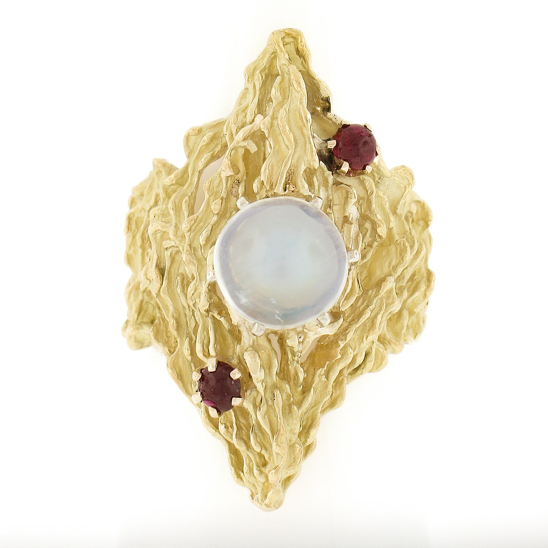 18k Yellow Gold 2.78ct Blue Moonstone Ruby Ring: 18k Yellow Gold 2.78ct Blue Moonstone Ruby Ring This stunning 18k yellow gold ring showcases a vibrant blue moonstone in a unique nugget design, complemented by a deep red secondary stone. The ring fe