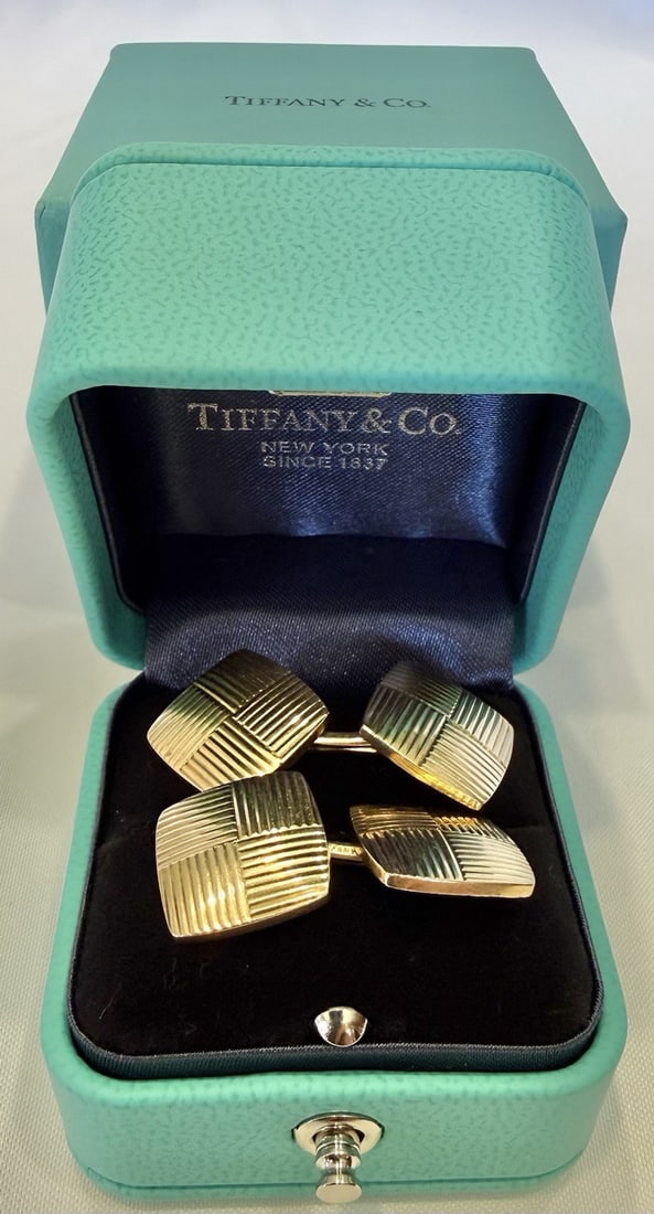 Pair of 14k Yellow Gold Cufflinks in Original Tiffany Box: Pair of 14k Yellow Gold Cufflinks in Original Tiffany Box This pair of Tiffany & Co. men's cufflinks is crafted from 14K yellow gold and features a sophisticated design with fine detailing and workman