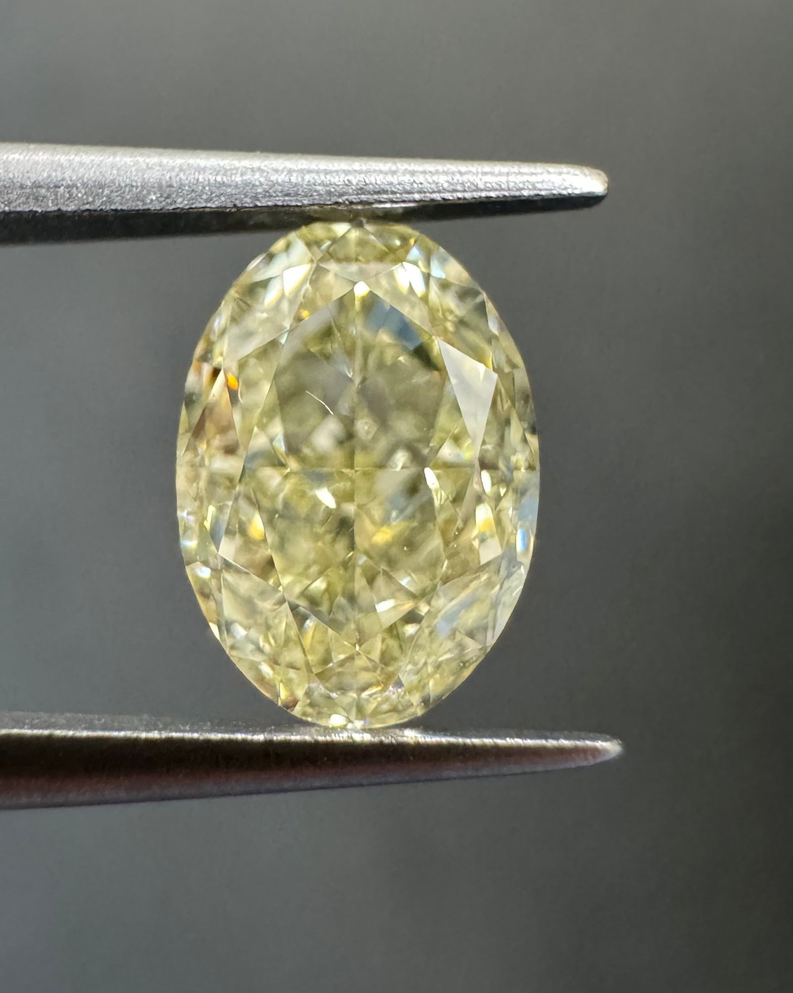 Loose Diamond - OVAL 1.2ct W-X VS1: Loose Diamond - OVAL 1.2ct W-X VS1 Source: Natural Shape: OVAL Carats: 1.2 Color: W-X Certification: GIA Video: