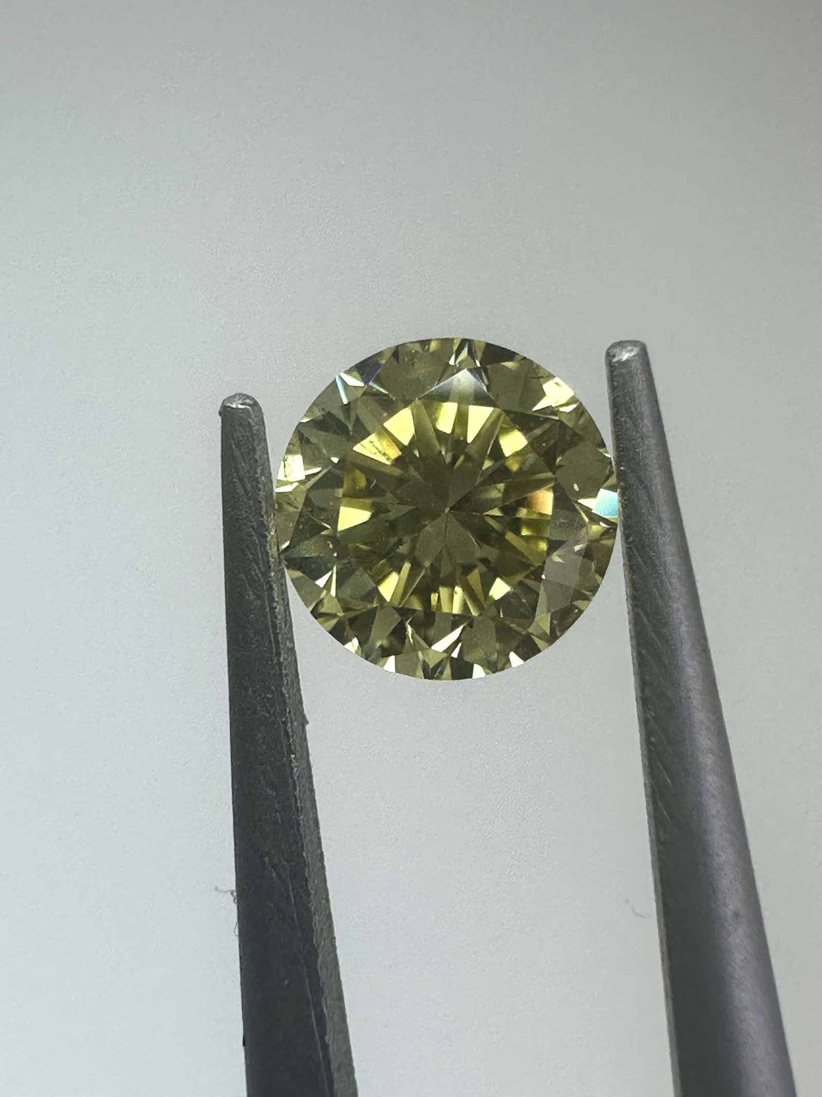Loose Diamond - ROUND 0.3ct Fancy Intense Yellow SI2: Loose Diamond - ROUND 0.3ct Fancy Intense Yellow SI2 Source: Natural Shape: ROUND Carats: 0.3 Color: Fancy Intense Yellow Certification: GIA Video: