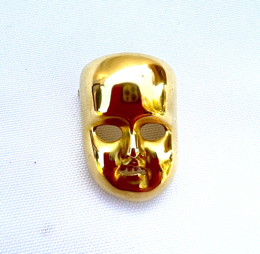Kieselstein Cord 18K Gold Mask Brooch Signed Hallmarked: Kieselstein Cord 18K Gold Mask Brooch Signed Hallmarked Explore the exquisite craftsmanship of this 18K yellow gold brooch by Kieselstein Cord, designed in the shape of a mask. This stunning piece sho