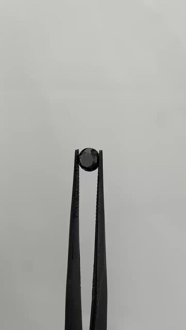 Loose Diamond - ROUND 0.81ct Fancy Black VVS2: Loose Diamond - ROUND 0.81ct Fancy Black VVS2 Source: Natural Shape: ROUND Carats: 0.81 Color: Fancy Black Certification: GIA Video: