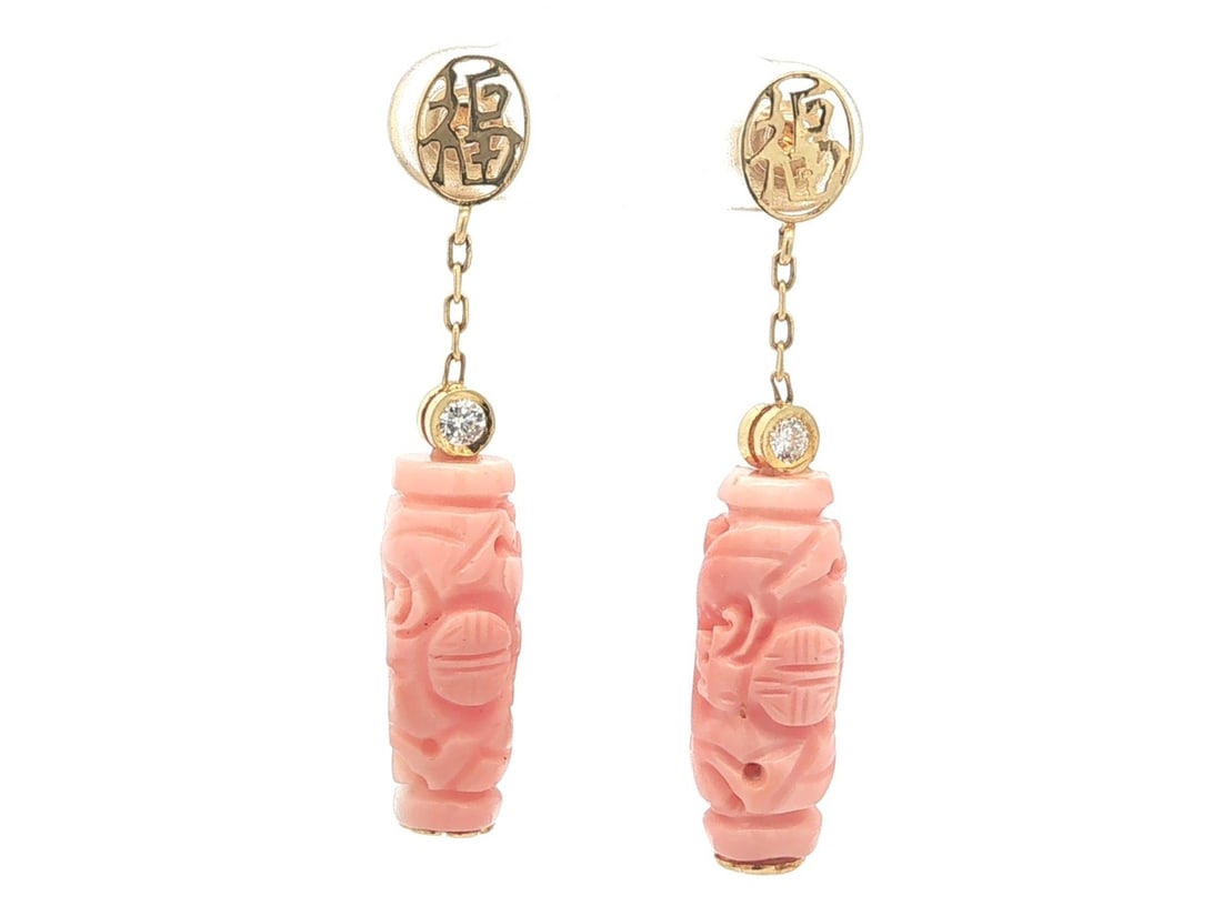 18k Yellow Gold Coral Diamond Dangle Earrings: 18k Yellow Gold Coral Diamond Dangle Earrings These elegant dangle earrings are crafted from solid 18k yellow gold and feature intricately carved tube-shaped natural pink corals. Each earring is accen