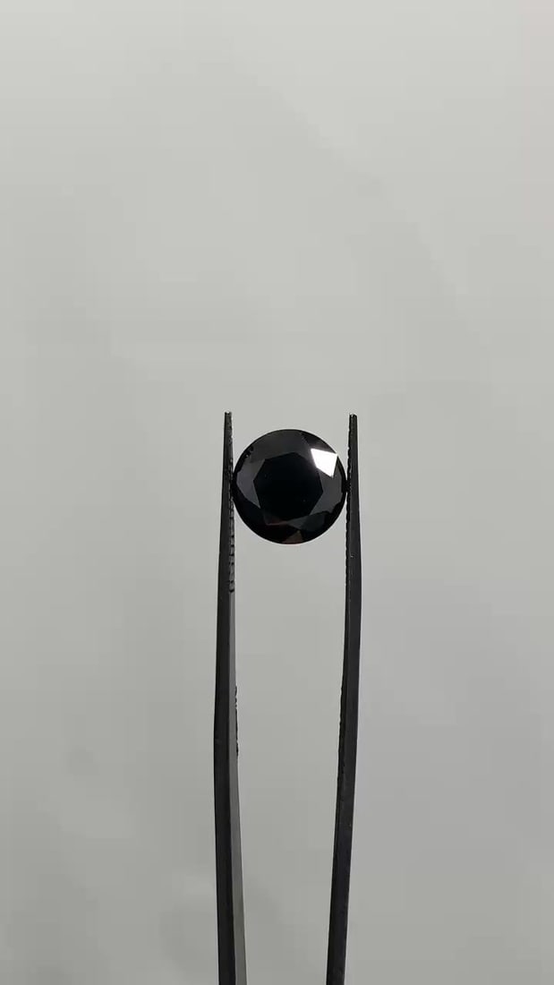 Loose Diamond - ROUND 4.75ct Fancy Black VVS2: Loose Diamond - ROUND 4.75ct Fancy Black VVS2 Source: Natural Shape: ROUND Carats: 4.75 Color: Fancy Black Certification: GIA Video: