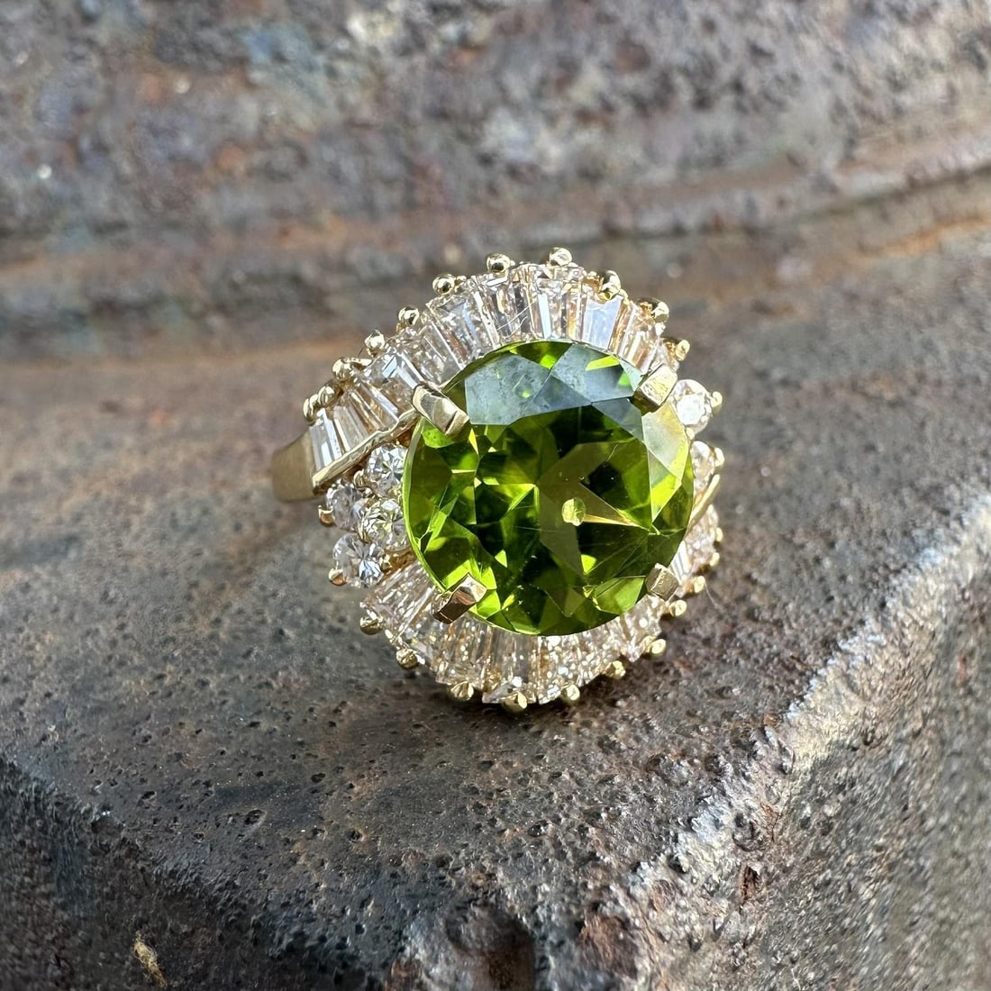 Women's 18k Gold Round Peridot and Diamond Ballerina Cocktail Ring Size 6.5: Women's 18k Gold Round Peridot and Diamond Ballerina Cocktail Ring Size 6.5 This elegant statement ring features a vivid grass green, natural round brilliant cut peridot weighing approximately 5.25 ca
