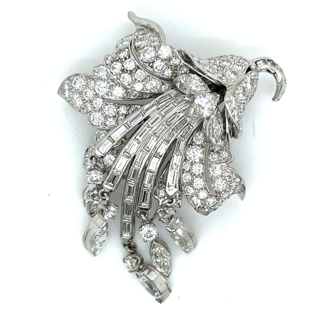 Art Deco Platinum Brooch 8.40 Ct Diamonds F-G VVS-VS 2 Inches: Art Deco Platinum Brooch 8.40 Ct Diamonds F-G VVS-VS 2 Inches This exquisite Art Deco brooch showcases the elegance of platinum adorned with a total of 8.40 carats of stunning diamonds. It features 97