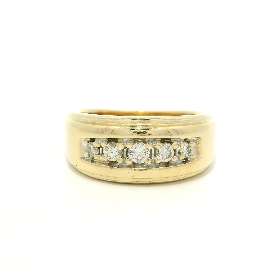 14k Yellow Gold 0.20ctw 5 Stone Round Brilliant Diamond Band Ring: 14k Yellow Gold 0.20ctw 5 Stone Round Brilliant Diamond Band Ring This stunning band ring features five natural round brilliant cut diamonds, elegantly prong set to create a captivating display. The d