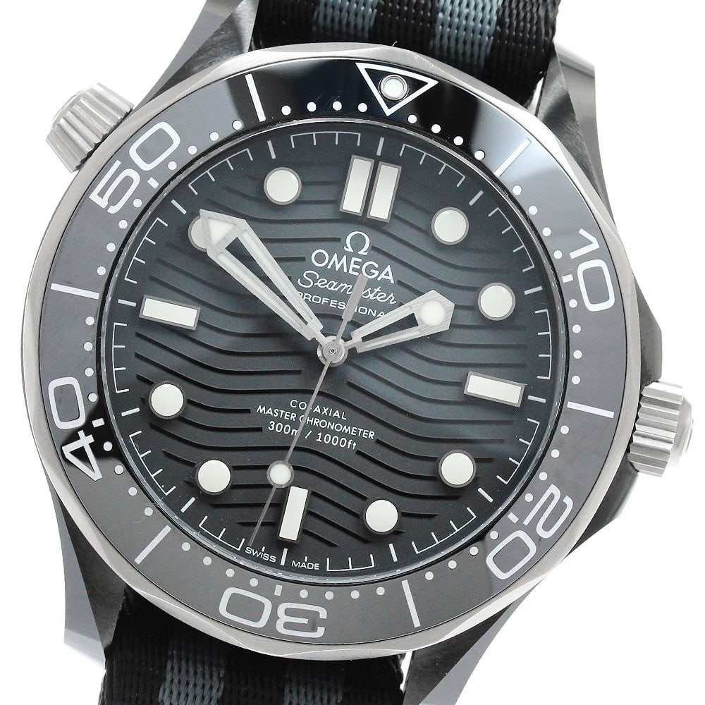 Omega Seamaster Diver 300M Co-Axial Men's Wristwatch 210.92.44.20.01.002: Omega Seamaster Diver 300M Co-Axial Men's Wristwatch 210.92.44.20.01.002 This is a pre-owned OMEGA Seamaster Diver 300M Co-Axial men's wristwatch, model 210.92.44.20.01.002. Crafted in Switzerland, th