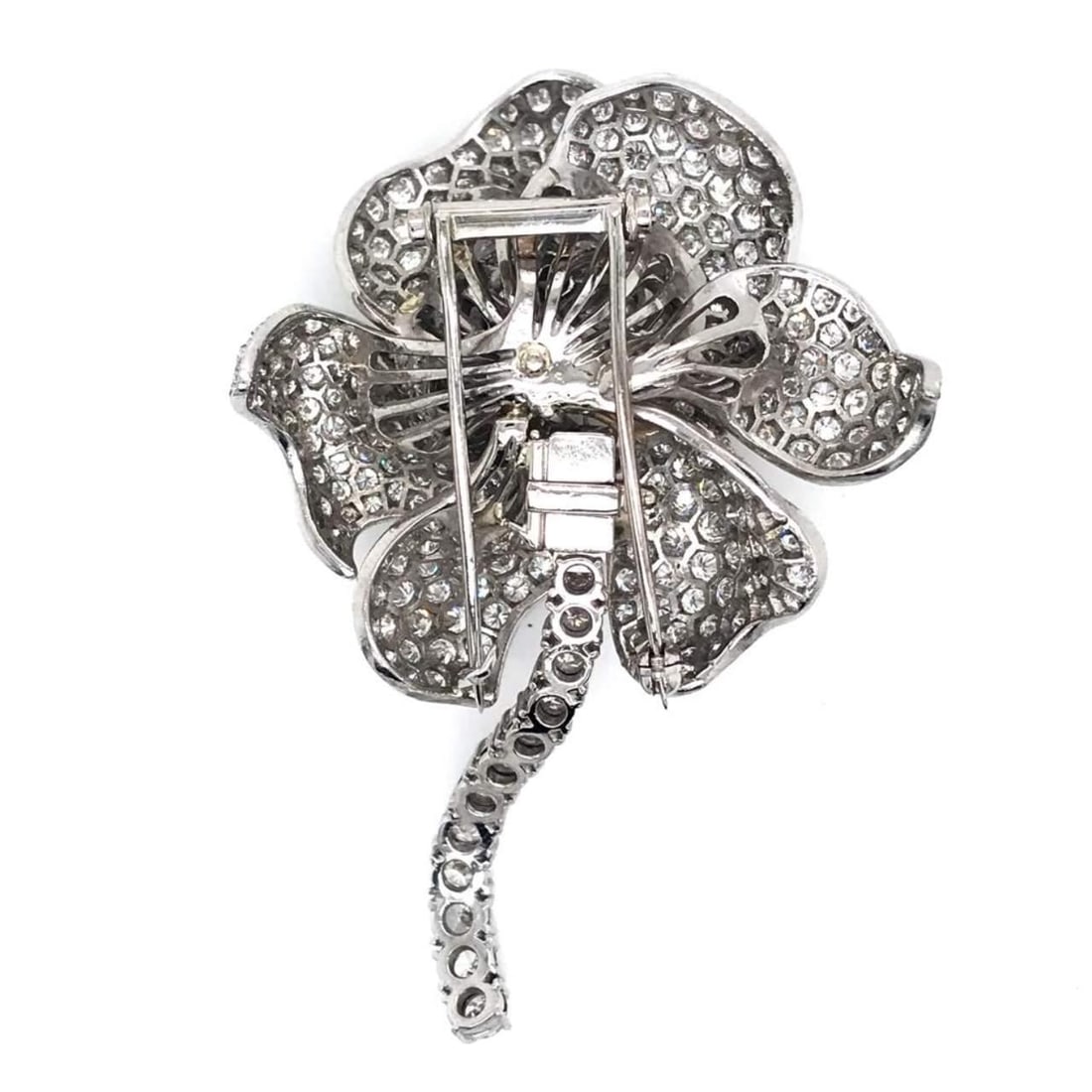 Art Deco Platinum Brooch 16.75 Ct Diamonds D-E VVS1-VS1: Art Deco Platinum Brooch 16.75 Ct Diamonds D-E VVS1-VS1 This exquisite Art Deco brooch is crafted in platinum and features approximately 16.75 carats of dazzling diamonds. The diamonds are of D-E colo