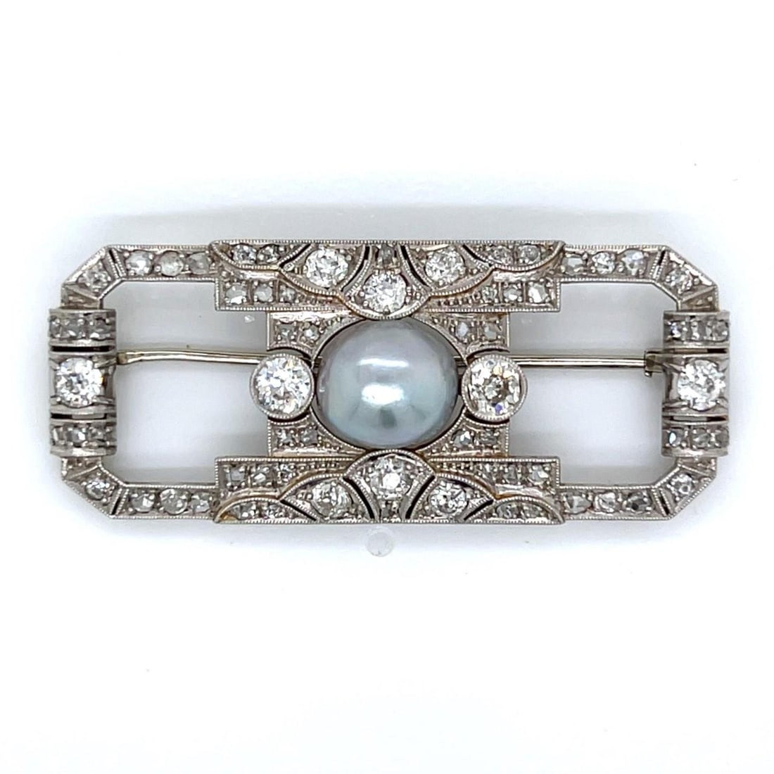 18K White Gold Brooch with Pearl and 2.50 Ct Diamonds Art Deco Design: 18K White Gold Brooch with Pearl and 2.50 Ct Diamonds Art Deco Design This Art Deco brooch is crafted in 18K white gold and features a 10.0 x 8.9mm pearl. It is set with approximately 2.50 carats of d