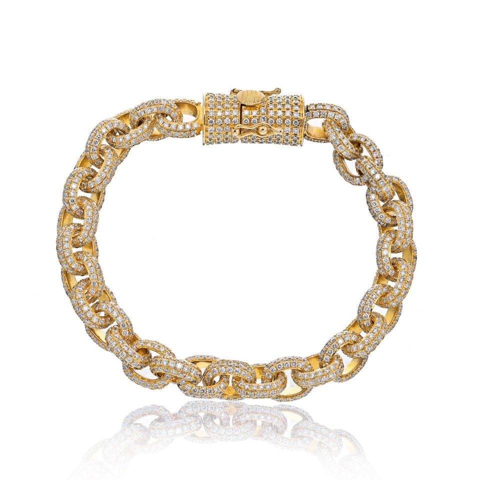 14K Yellow Gold 20cts Chunky Diamond Link Bracelet 8 inches: 14K Yellow Gold 20cts Chunky Diamond Link Bracelet 8 inches Make a statement with this stunning chunky diamond link bracelet, meticulously crafted in luxurious 14K yellow gold. The bracelet features a