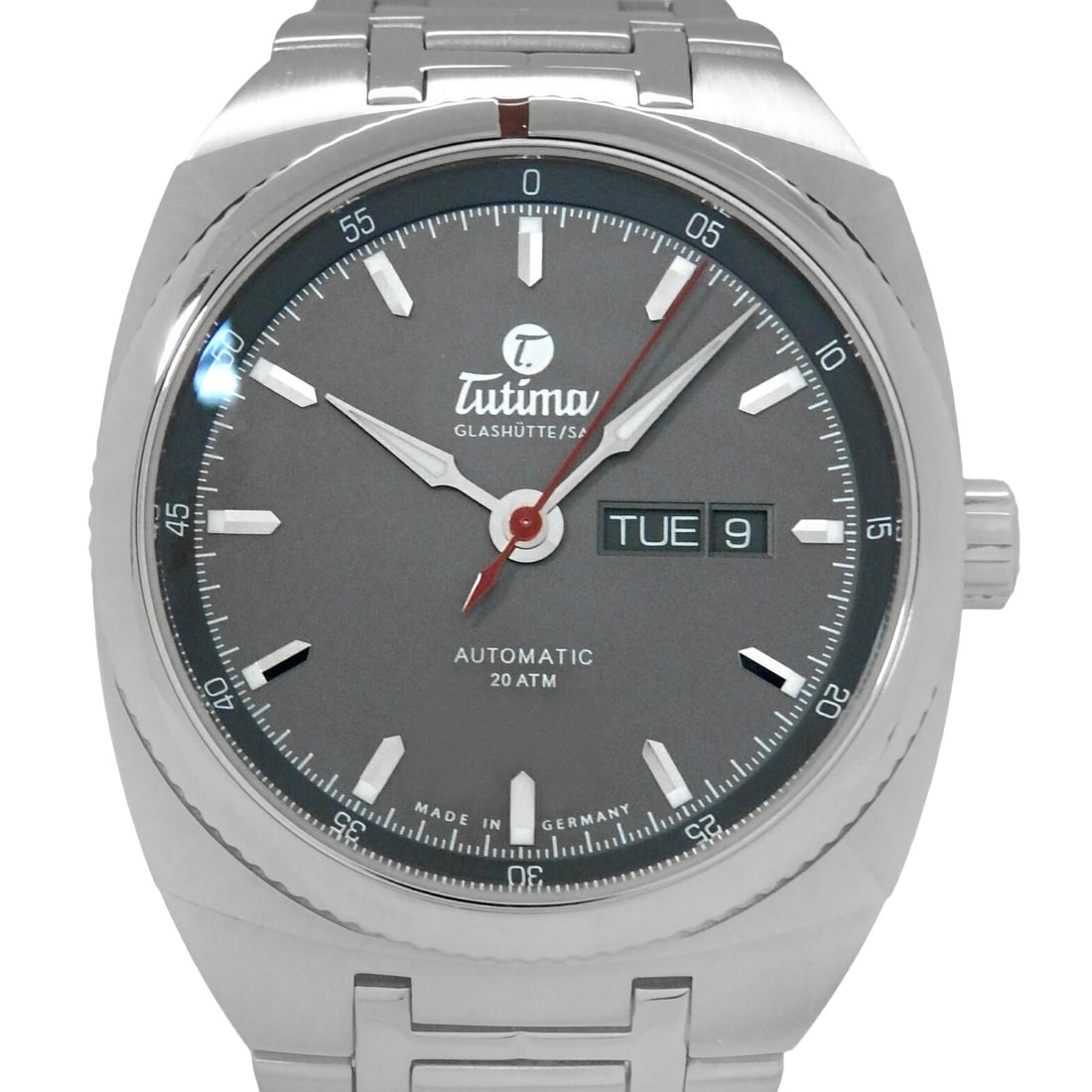 Tutima Saxon Men's Automatic Wristwatch Gray Dial: Tutima Saxon Men's Automatic Wristwatch Gray Dial This Tutima Saxon Automatic 6120-03 men's wristwatch features a sophisticated gray dial, offering a classic and refined aesthetic. Crafted in Switzerl