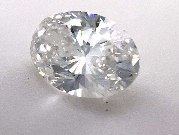 Loose Diamond - OVAL 0.98ct F SI2: Loose Diamond - OVAL 0.98ct F SI2 Source: Natural Shape: OVAL Carats: 0.98 Color: F Clarity: SI2 Certification: OTHER The Diamond Depot Guarantee: All items in this auction are guaranteed to be 100% a