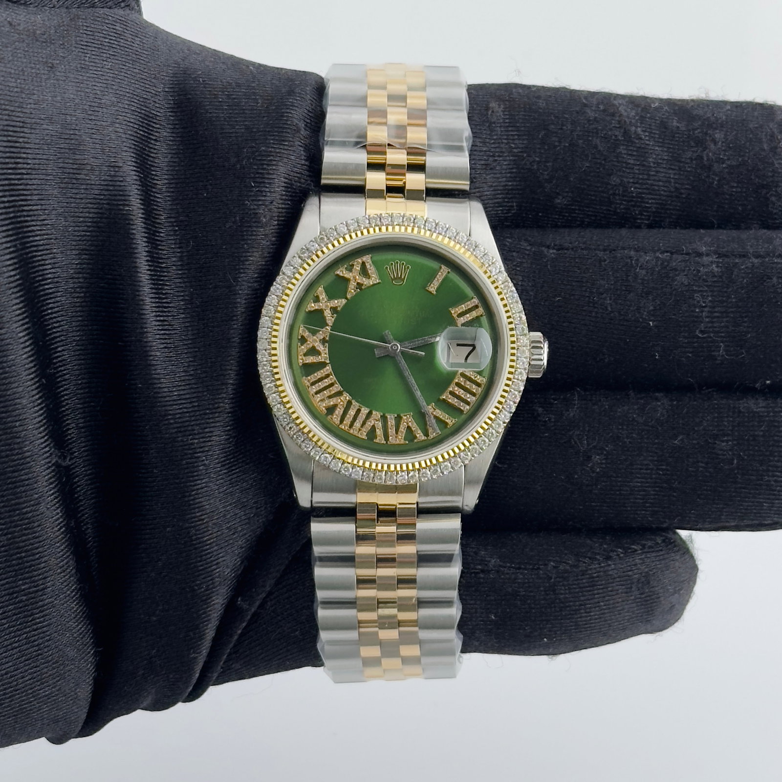 Rolex Datejust Green Roman Diamond Dial Aftermarket Jubilee Bracelet Ref 1601: Rolex Datejust Green Roman Diamond Dial Aftermarket Jubilee Bracelet Ref 1601 This Rolex Datejust features an aftermarket green Roman numeral dial accented with diamond markers, paired with an afterma