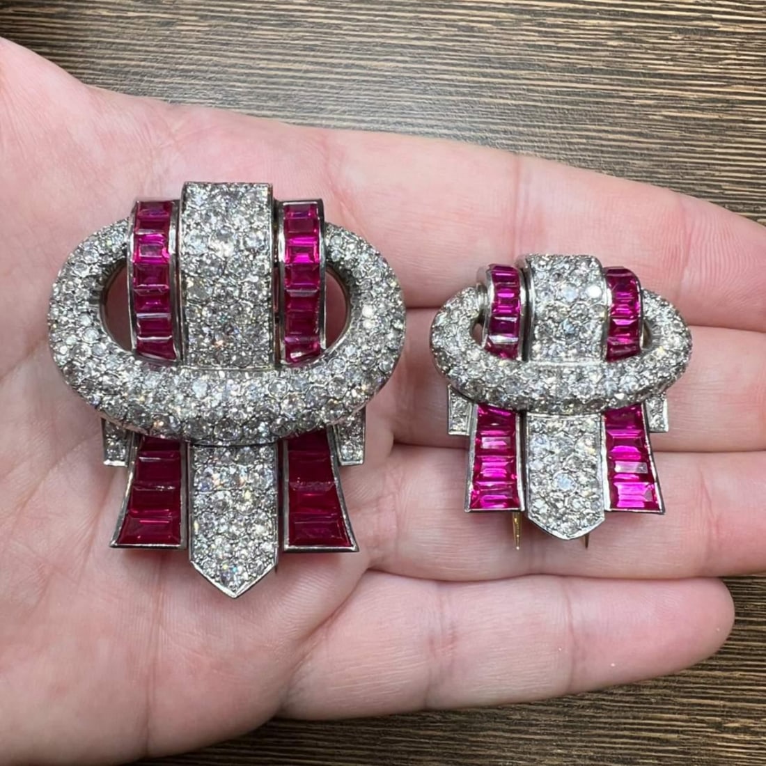 Art Deco Platinum Diamond Synthetic Ruby Clips 258 Diamonds 14.50 Ct: Art Deco Platinum Diamond Synthetic Ruby Clips 258 Diamonds 14.50 Ct Presenting a stunning pair of Art Deco clips, exquisitely crafted in platinum and adorned with a total of 258 European-cut diamonds