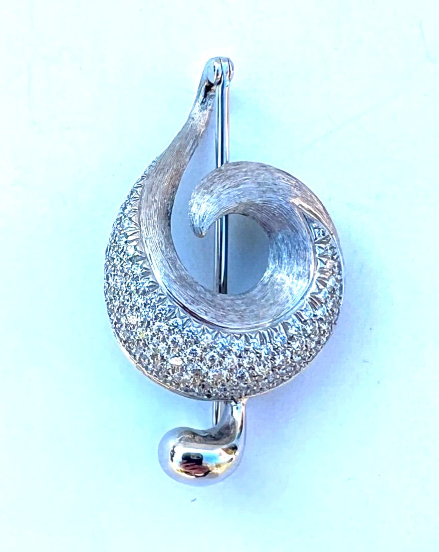 French 950 Platinum Diamond Brooch 2.20 ct Signed to Myra: French 950 Platinum Diamond Brooch 2.20 ct Signed to Myra This exquisite French brooch is crafted from high-quality platinum with a metal purity of 950. It features a stunning design and intricate wor