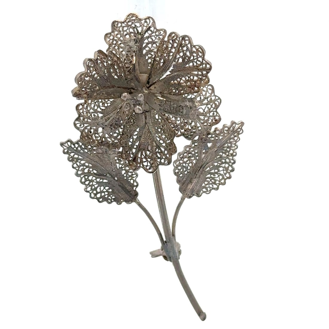 Vintage Sterling Silver Filigree Flower Leaf Brooch Pin: Vintage Sterling Silver Filigree Flower Leaf Brooch Pin This exquisite vintage brooch features intricate filigree work depicting a detailed flower and leaf design, crafted from high-quality sterling s