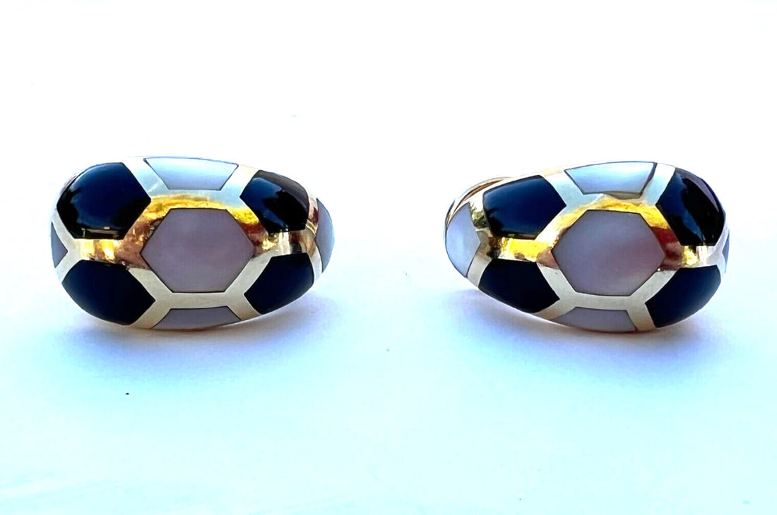Stunning French 14K Gold Onyx Mother of Pearl Earrings: Stunning French 14K Gold Onyx Mother of Pearl Earrings Discover a stunning pair of French earrings exquisitely crafted from 14K yellow gold featuring a unique combination of onyx and mother of pearl. 