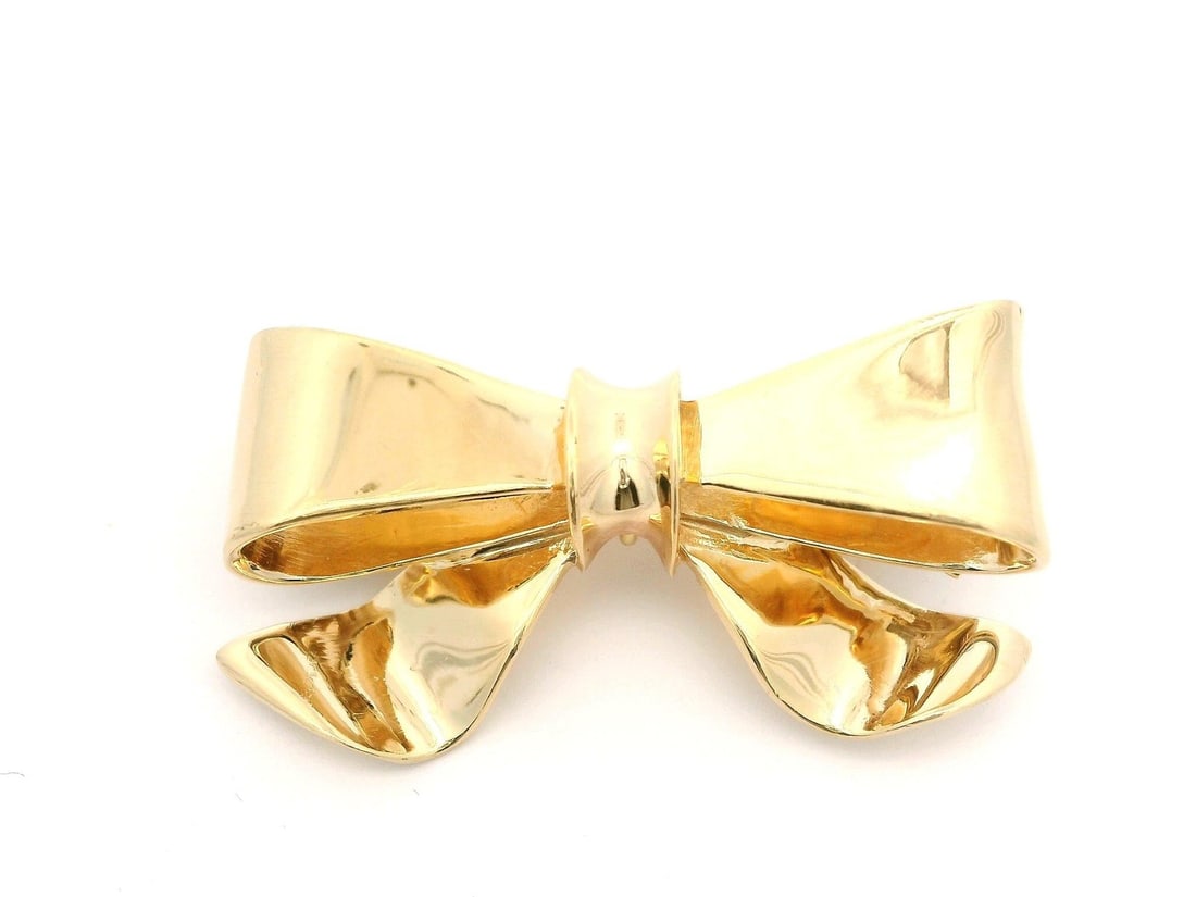 Vintage 14k Yellow Gold Polished Bow Ribbon Brooch Pin: Vintage 14k Yellow Gold Polished Bow Ribbon Brooch Pin This exquisite vintage retro bow ribbon pin brooch is crafted from solid 14k yellow gold, showcasing a polished finish that enhances its elegant 