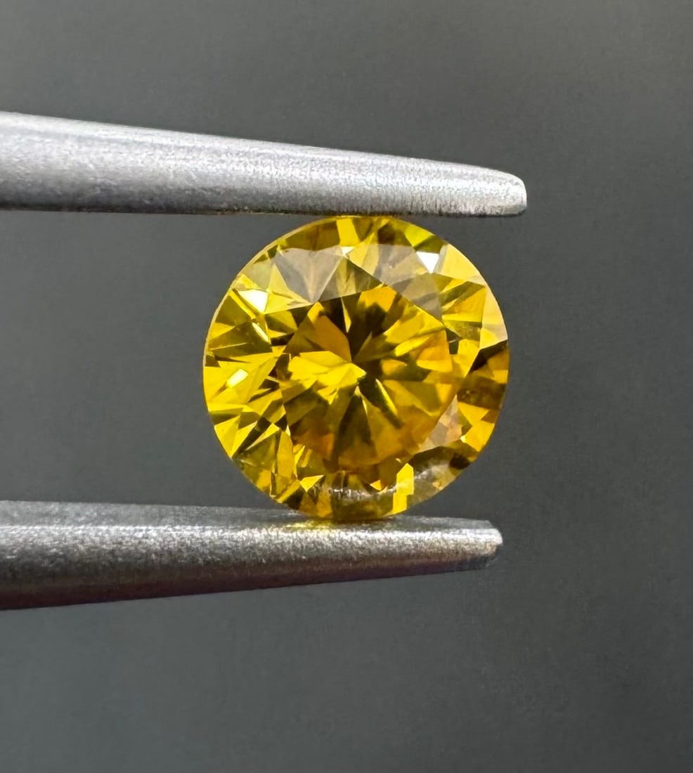 Loose Diamond - ROUND 0.42ct Fancy Vivid Yellow SI2: Loose Diamond - ROUND 0.42ct Fancy Vivid Yellow SI2 Source: Natural Shape: ROUND Carats: 0.42 Color: Fancy Vivid Yellow Certification: GIA The Diamond Depot Guarantee: All items in this auction are gu