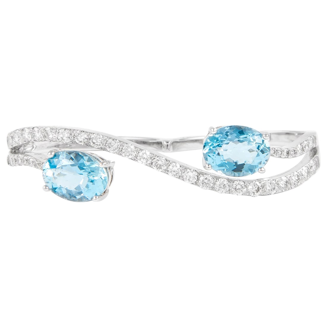 2.87ct Oval Aquamarine Diamond Double Ring 18k White Gold: 2.87ct Oval Aquamarine Diamond Double Ring 18k White Gold This exquisite double ring features a stunning 2.87ct oval aquamarine, complemented by 37 round brilliant diamonds totaling 0.67ct. Crafted fr