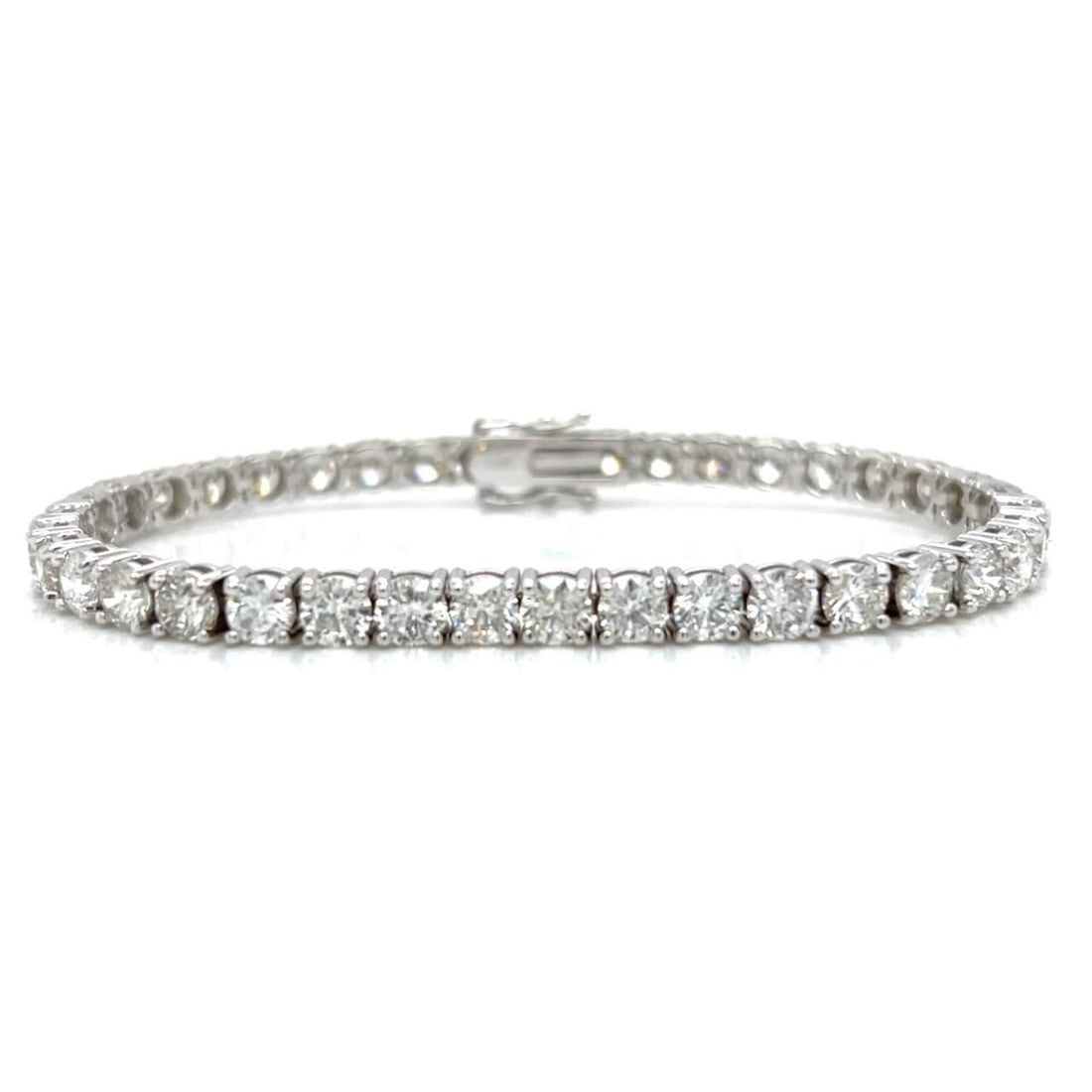 Elegant 14K White Gold 14.50 Ct Diamond Tennis Bracelet: Elegant 14K White Gold 14.50 Ct Diamond Tennis Bracelet This stunning 14K White Gold Tennis Bracelet features a remarkable total diamond weight of approximately 14.50 ct. Crafted with precision, it sh