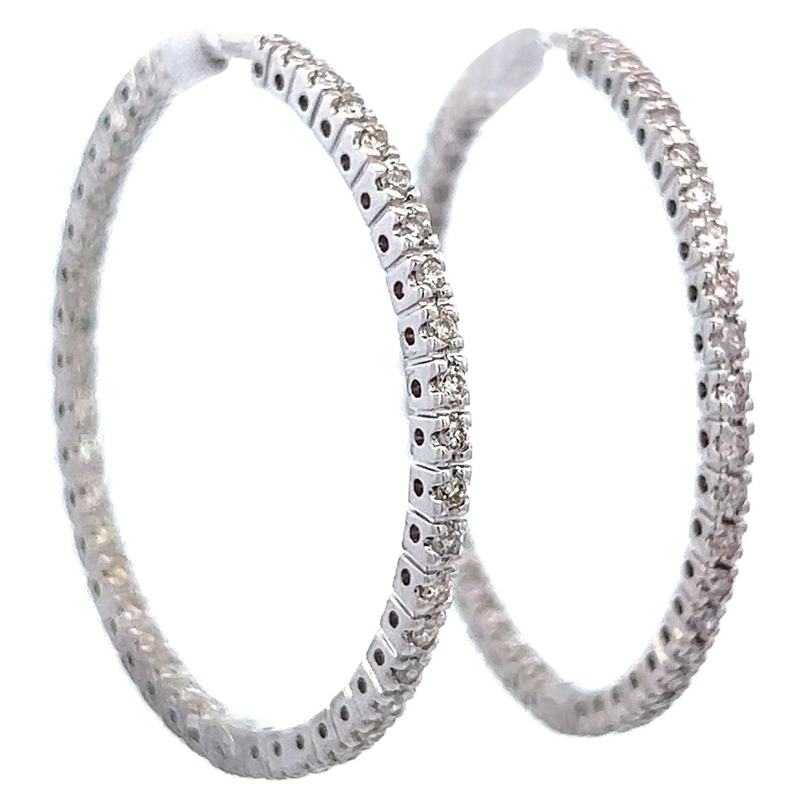 1.08 Carat Round Diamond Hoop Earrings in 14k White Gold: 1.08 Carat Round Diamond Hoop Earrings in 14k White Gold Elevate your elegance with these stunning round diamond hoop earrings, crafted in luxurious 14k white gold. Featuring a total weight of 1.08 ca