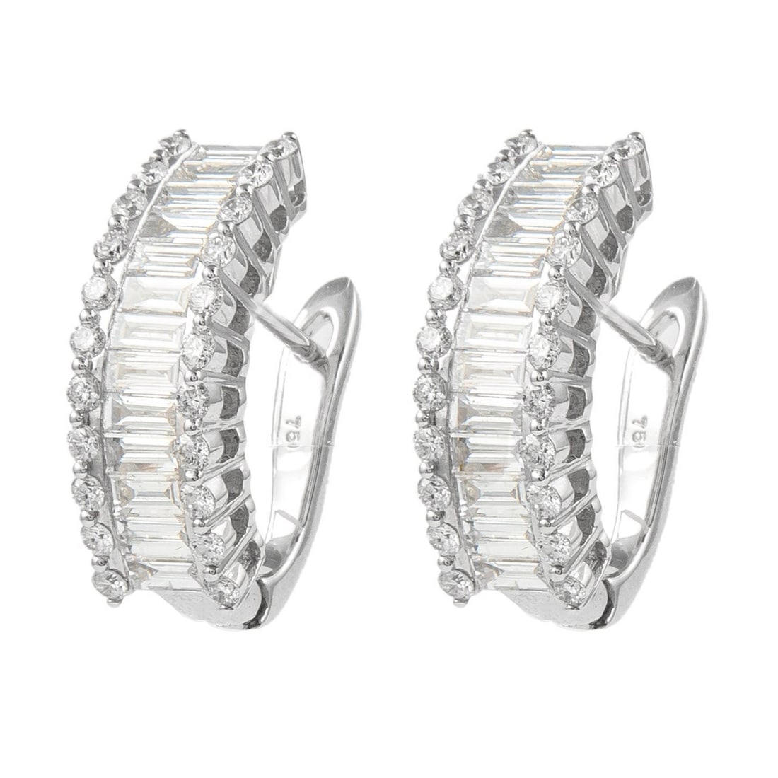 2.73ct Diamond Hoop Earrings in 18k White Gold: 2.73ct Diamond Hoop Earrings in 18k White Gold Elevate your style with these stunning 2.73 ct Round & Baguette Diamond Hoop Earrings crafted in luxurious 18k white gold. The earrings feature a modern 