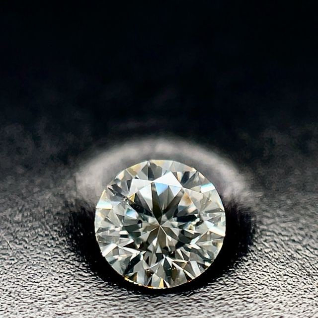 Loose Diamond - ROUND 0.45ct F I2: Loose Diamond - ROUND 0.45ct F I2 Source: Natural Shape: ROUND Carats: 0.45 Color: F Clarity: I2 Certification: GIA Video: