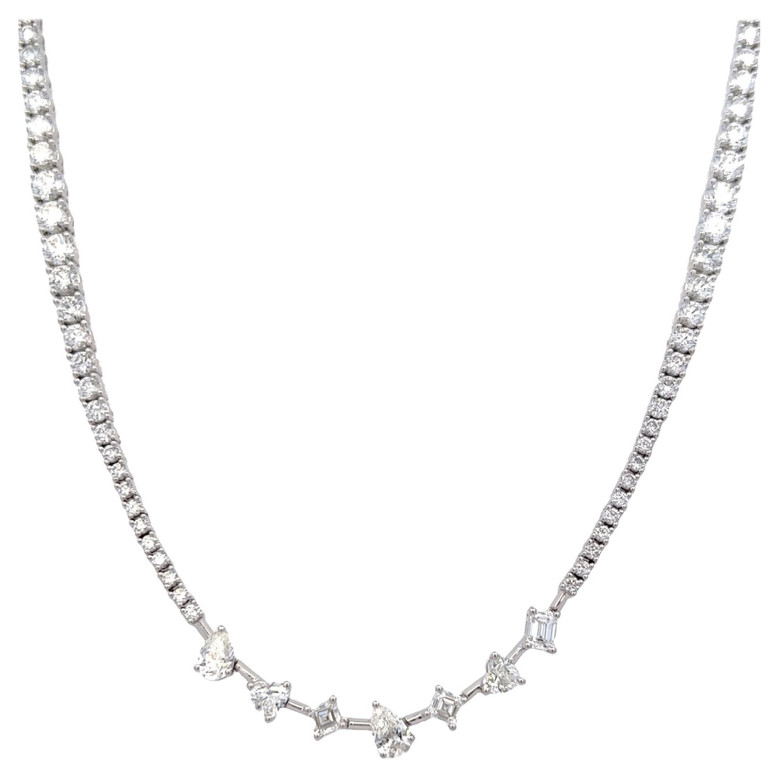 11.41ct Multi Diamond Tennis Necklace 18k White Gold: 11.41ct Multi Diamond Tennis Necklace 18k White Gold This exquisite 11.41 ct Multi Diamond Tennis Necklace, crafted in 18k white gold, showcases a stunning arrangement of diamonds. The necklace featur
