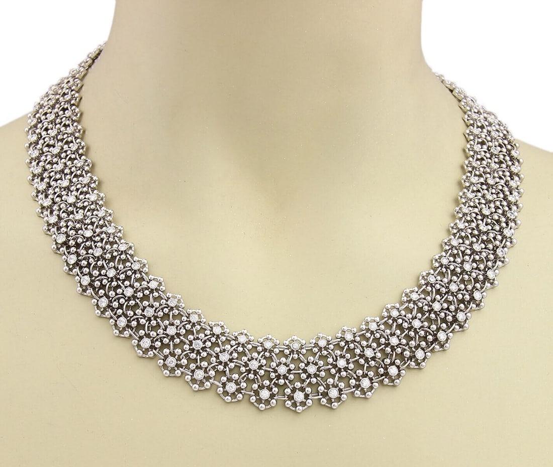 18k White Gold Diamond Bib Necklace Flex Lace Design 8.00ct 142.2g: 18k White Gold Diamond Bib Necklace Flex Lace Design 8.00ct 142.2g An 18k white gold diamond bib necklace with a dramatic flex lace design and a bold, elegant silhouette. The piece is set with approxi