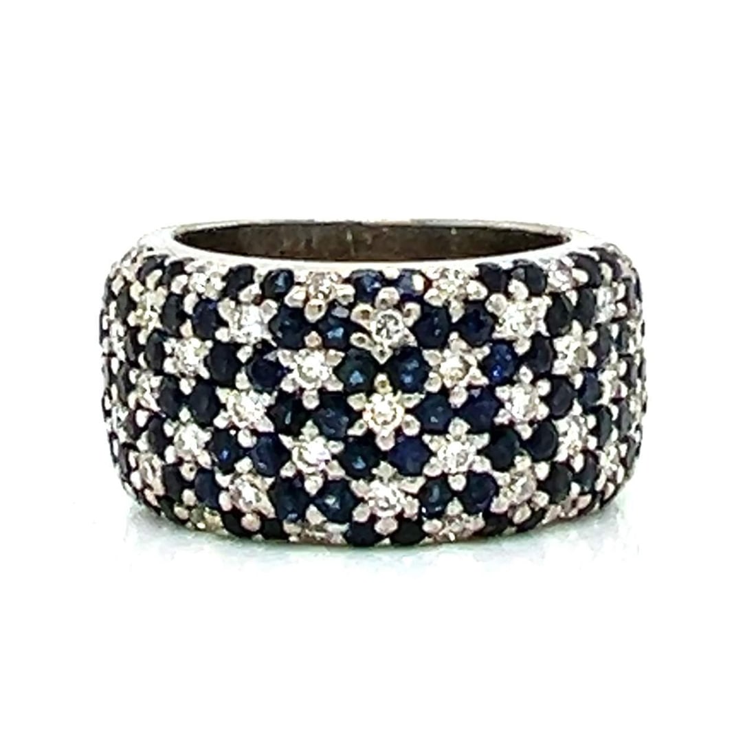 18K White Gold Ring with 41 Diamonds and 2.00 Ct Sapphires: 18K White Gold Ring with 41 Diamonds and 2.00 Ct Sapphires This stunning 18K White Gold Sapphire and Diamond Ring showcases a luxurious design, featuring a total of 41 sparkling diamonds with an appro