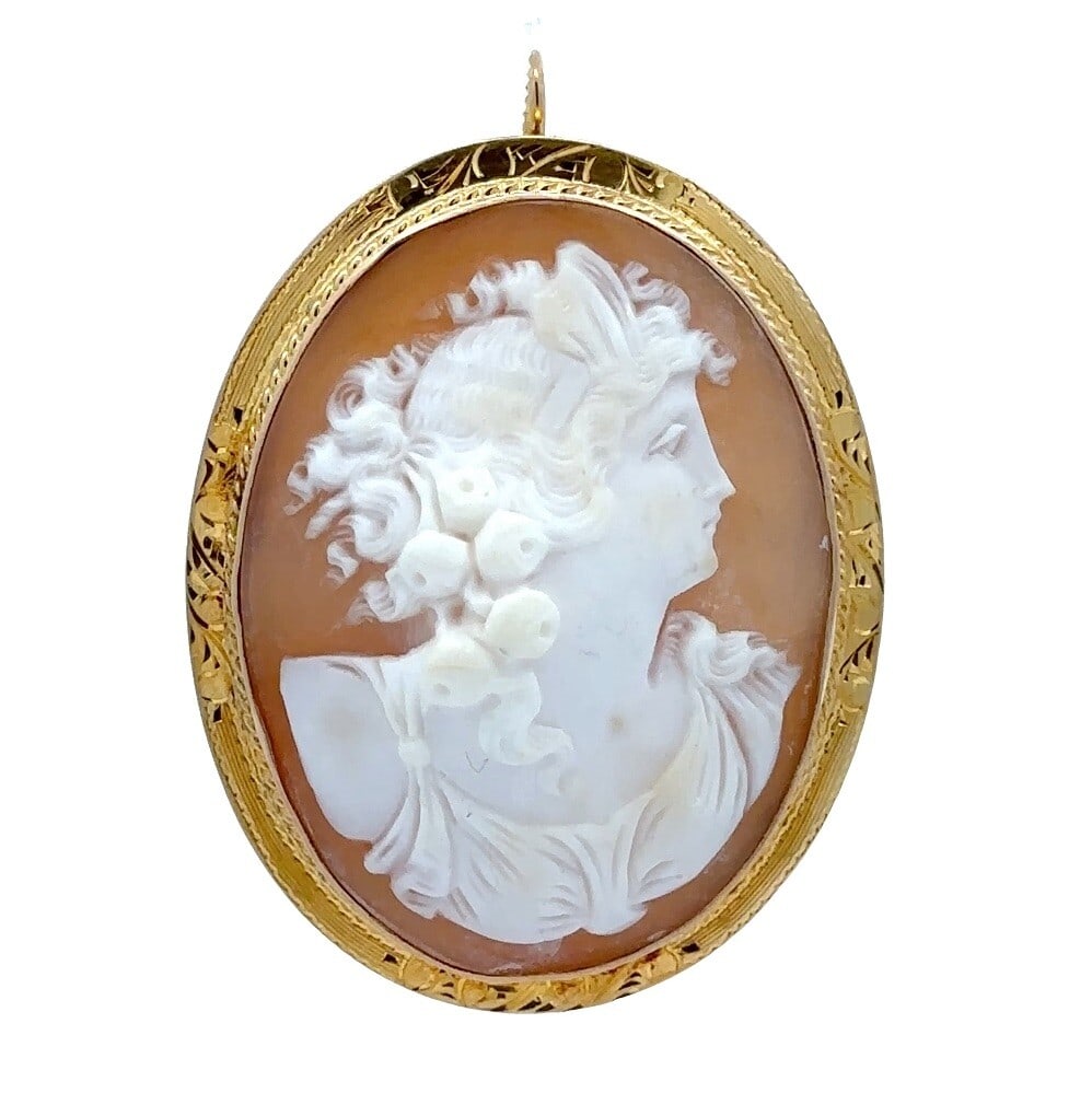 Vintage 10k Gold Oval Shell Cameo Brooch Pendant Pin: Vintage 10k Gold Oval Shell Cameo Brooch Pendant Pin This exquisite vintage brooch pin pendant features a large oval carved shell cameo set in a beautifully engraved frame, crafted from 10k yellow gol