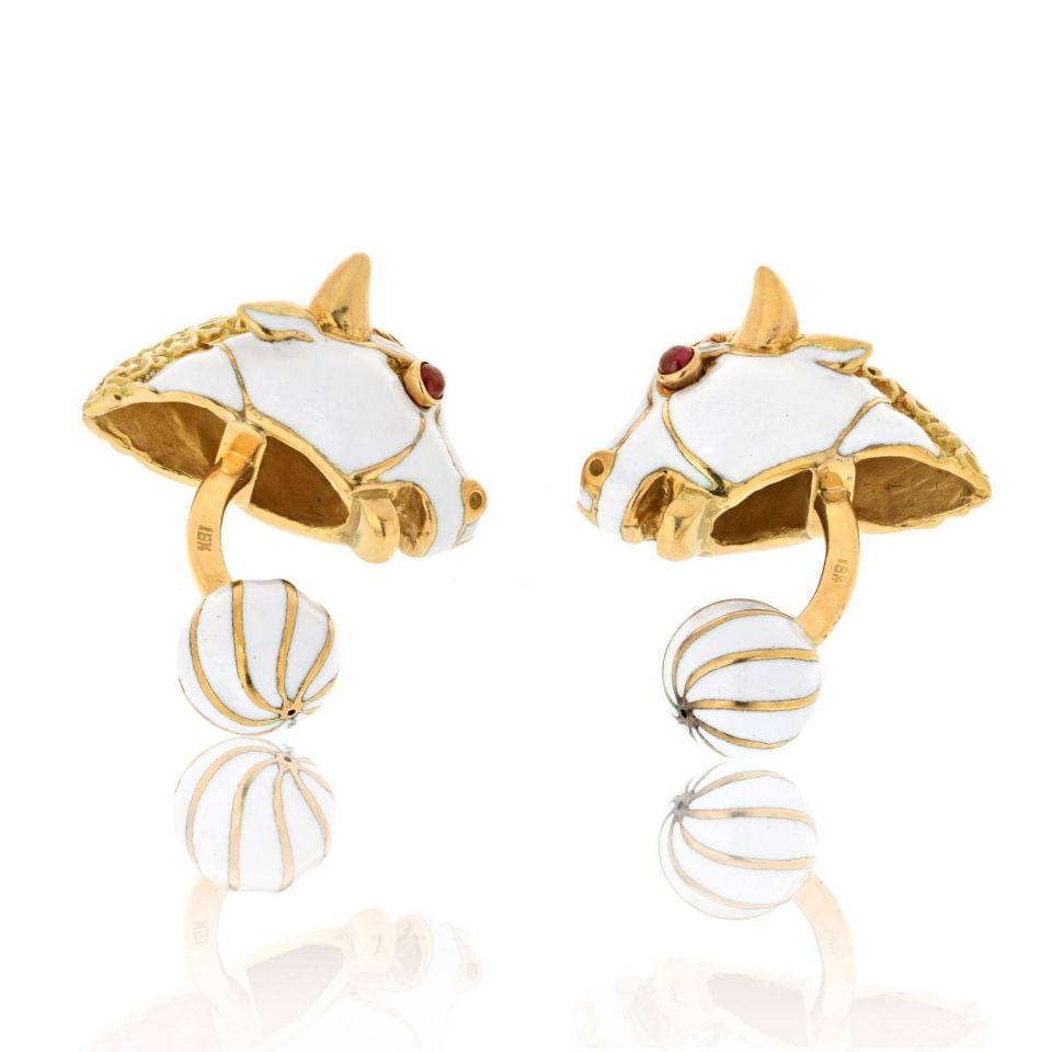 David Webb Platinum 18K Yellow Gold Bull Cufflinks with Ruby Eyes: David Webb Platinum 18K Yellow Gold Bull Cufflinks with Ruby Eyes Elevate your accessory game with these striking David Webb cufflinks, expertly crafted from a luxurious combination of platinum and 18