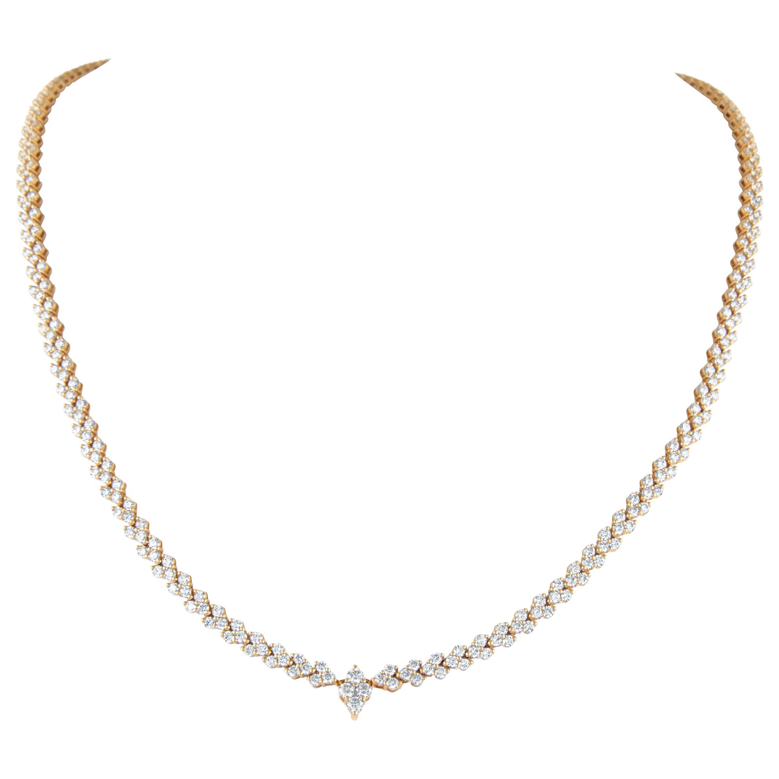 7.79ct Diamond Pendant Necklace in 18k Rose Gold: 7.79ct Diamond Pendant Necklace in 18k Rose Gold This exquisite diamond necklace features a stunning pendant latch hook at the center, crafted with 385 round brilliant diamonds totaling 7.79 carats. T